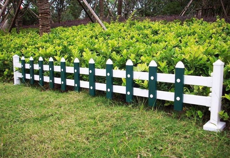 PVC草坪護(hù)欄